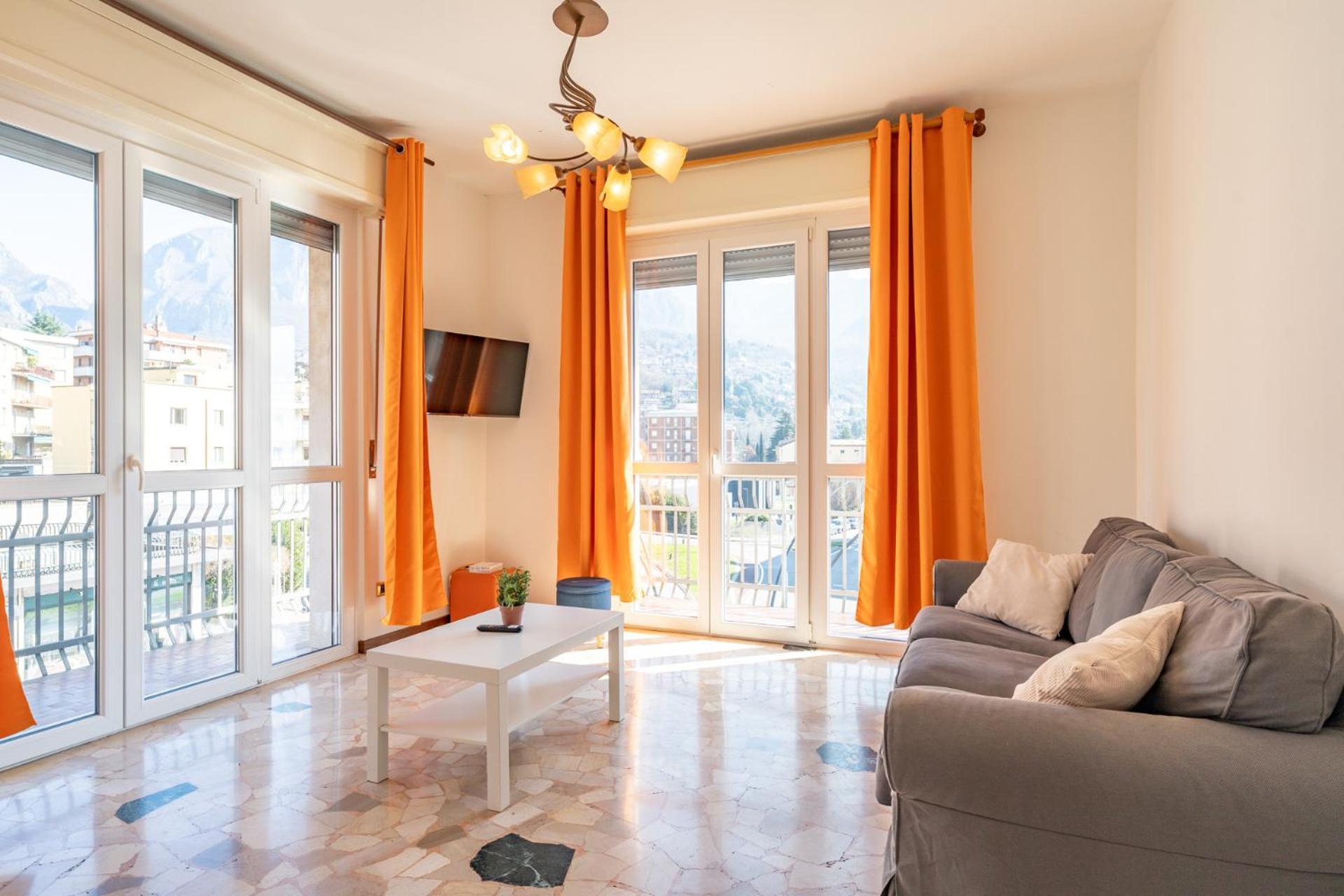 Spacious Apartment With Panoramic Views In Lecco Kültér fotó